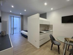 a kitchen and living room with a bed and a table at Casa Vacanza 66 Cimarosa Suite in Aversa