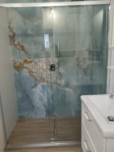 Bilik mandi di 65012 House