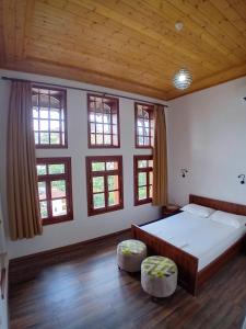 A bed or beds in a room at House H Çela Még 37 kép