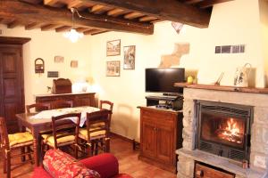 TV a/nebo společenská místnost v ubytování Casa Vacanze Le Antiche Pietre