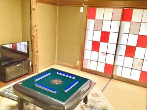 Een biljarttafel in #熱海古民家 #来宮神社 バーベキュー温泉