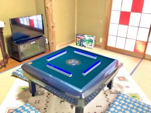 Een TV en/of entertainmentcenter bij #熱海古民家 #来宮神社 バーベキュー温泉
