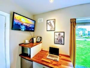 Dapur atau dapur kecil di Private en-suite room