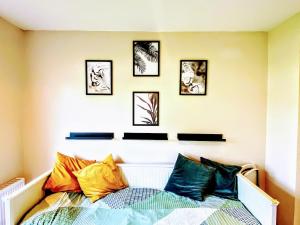 Katil atau katil-katil dalam bilik di Private en-suite room