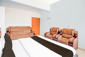 Posezení v ubytování OYO 8195 Marine Guest House