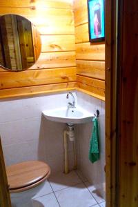 Kúpeľňa v ubytovaní Chalet au calme cœur du LOT + 16 fotografií