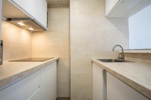 Zdjęcie z galerii obiektu Modern apartment with a wonderful sea view w mieście Torrox