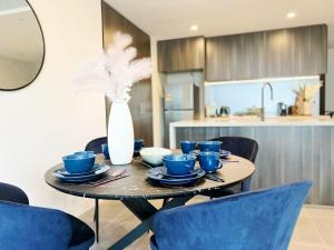 Gallery image of Luxury Poolside 2 bedroom Apt in Olympic park in Sydney