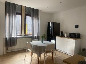 Kuchyň nebo kuchyňský kout v ubytování Terassenwohnung in Weilerbach