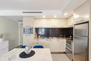 Kuchyň nebo kuchyňský kout v ubytování City Lux 2Bed Apt, Parking, Pool