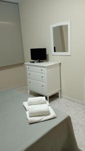 Łóżko lub łóżka w pokoju w obiekcie Apartamentos Dunamar