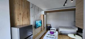 Телевизор и/или развлекательный центр в Avalona Apartment 2