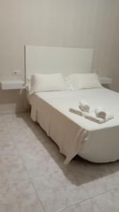 Łóżko lub łóżka w pokoju w obiekcie Apartamentos Dunamar
