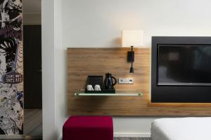 TV a/nebo společenská místnost v ubytování Moxy Glasgow Merchant City