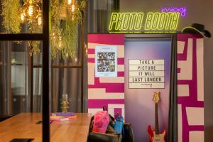 Certifikát, hodnocení, plakát nebo jiný dokument vystavený v ubytování Moxy Glasgow Merchant City