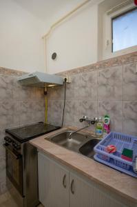 Kuchyňa alebo kuchynka v ubytovaní Amália Apartman