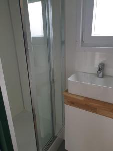 Bilik mandi di Tinyhouse Hernen +5 gambar