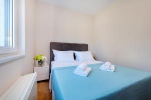 En eller flere senge i et værelse på Apartman Nina Šibenik, Brodarica