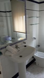 Łazienka w obiekcie Apartamentos Dunamar
