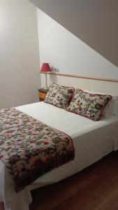 Łóżko lub łóżka w pokoju w obiekcie Apartamentos Dunamar