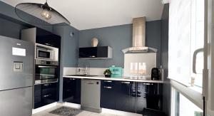 Kuchyňa alebo kuchynka v ubytovaní Bel appartement climatisé & parking