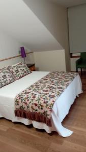 Łóżko lub łóżka w pokoju w obiekcie Apartamentos Dunamar