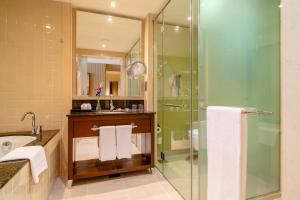 Uma casa de banho em Asiana Hotel Dubai