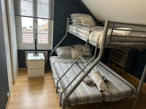 Postel nebo postele na pokoji v ubytování Villa Oasis près de Paris avec Piscine Chauffée, Sauna et Jacuzzi pour 15 Personnes + 72 fotografií