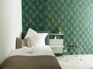 a bedroom with a bed with a green wall at Im Ort Übernachten in Warendorf