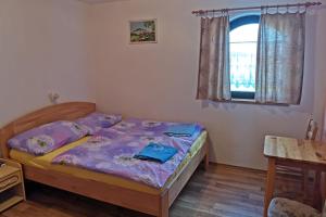 Postel nebo postele na pokoji v ubytování Penzion sklípek Mušov + 2 fotografie