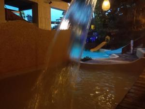 Piscina di Cocos Hot Spring Hotel o nelle vicinanze