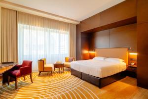 Uma cama ou camas num quarto em Asiana Hotel Dubai