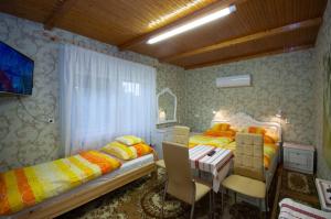 Posteľ alebo postele v izbe v ubytovaní Amália Apartman