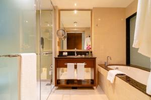 Uma casa de banho em Asiana Hotel Dubai