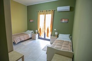 Postel nebo postele na pokoji v ubytování B&B LAVIKA PEDARA