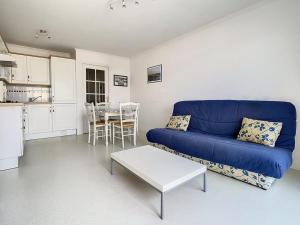 Η κουζίνα ή μικρή κουζίνα στο Appartement Confort 2 Chambres à 100m de la Plage avec Parking - FR-1-236-50 +7 φωτογραφίες