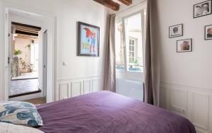 Posteľ alebo postele v izbe v ubytovaní Typical Parisian Flat # Le Marais # Musée Picasso