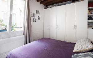 Posteľ alebo postele v izbe v ubytovaní Typical Parisian Flat # Le Marais # Musée Picasso