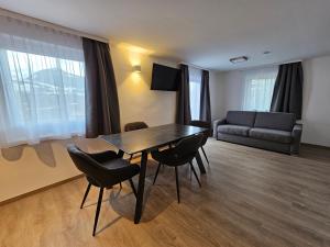 Posedenie v ubytovaní New, cozy retreat, 300 m to ski bus in Schladming Region