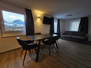 Posedenie v ubytovaní New, cozy retreat, 300 m to ski bus in Schladming Region