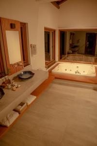 Lavandas de Cunha Pousada Boutique客房内的一张或多张床位