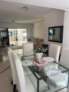 Φωτογραφία από το άλμπουμ του Cozy home with a pool in a leafy suburb of Lonehill, wake up to the sound of trees & birds!! σε Sandton