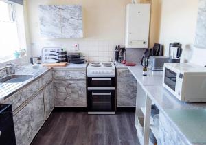 Kuchyň nebo kuchyňský kout v ubytování Seacroft at Botany Bay Sleeps 6-8