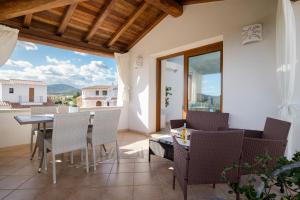 a dining room with a table and chairs at Residence Solaria in Budoni
