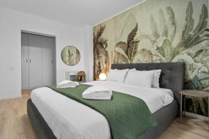 Ένα ή περισσότερα κρεβάτια σε δωμάτιο στο High-end Apartment with Panoramic View, Parking & Pool +23 φωτογραφίες