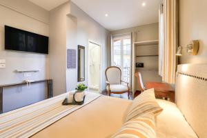 a hotel room with a bed and a desk at Hotel Lepante in Nice