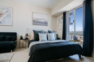 Ένα ή περισσότερα κρεβάτια σε δωμάτιο στο Avida Riala in the Centre of IT Park +32 φωτογραφίες