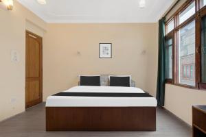 Postel nebo postele na pokoji v ubytování Super Townhouse Rajbagh Formerly Hotel Modern + 37 fotografií