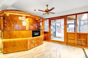 Fotografie z fotogalerie ubytování Super Townhouse Rajbagh Formerly Hotel Modern v destinaci Šrínagar