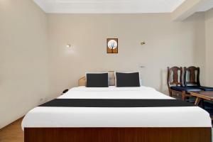 Postel nebo postele na pokoji v ubytování Super Townhouse Rajbagh Formerly Hotel Modern